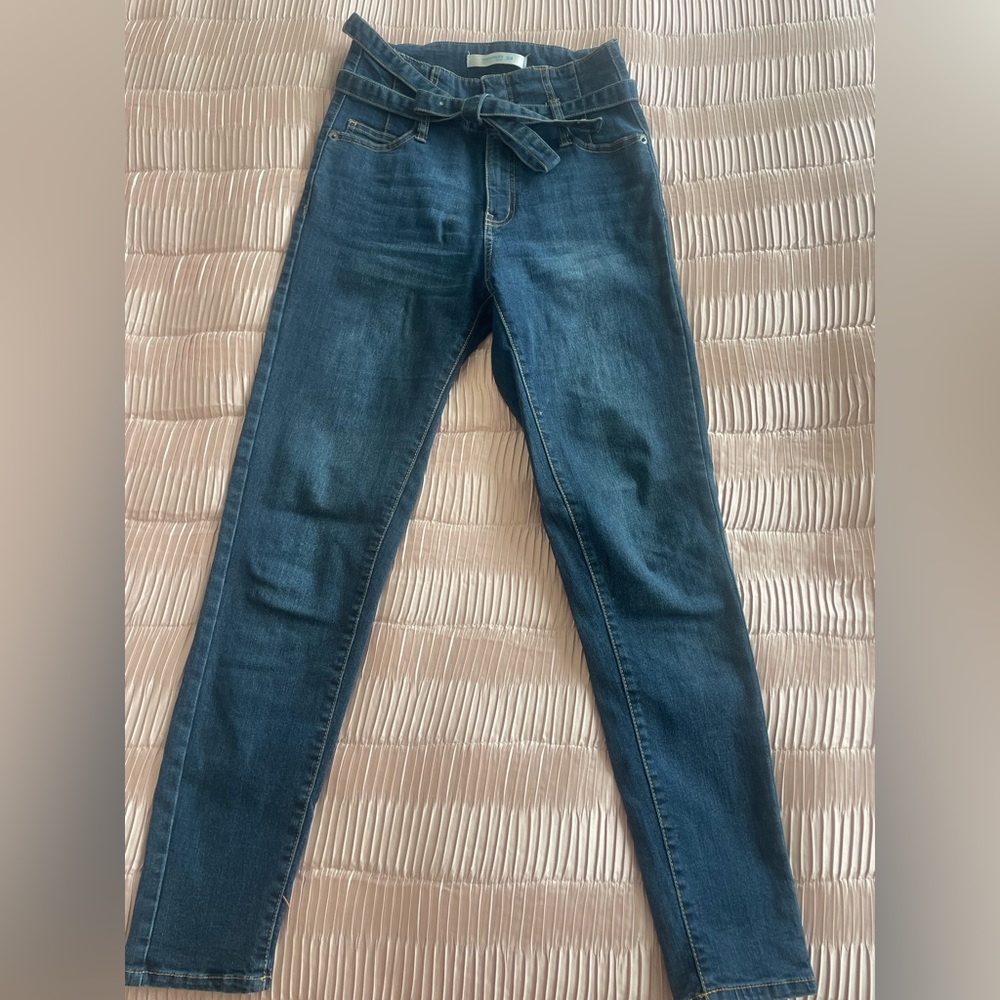 High waist stretchy very comfy denim with attached belt